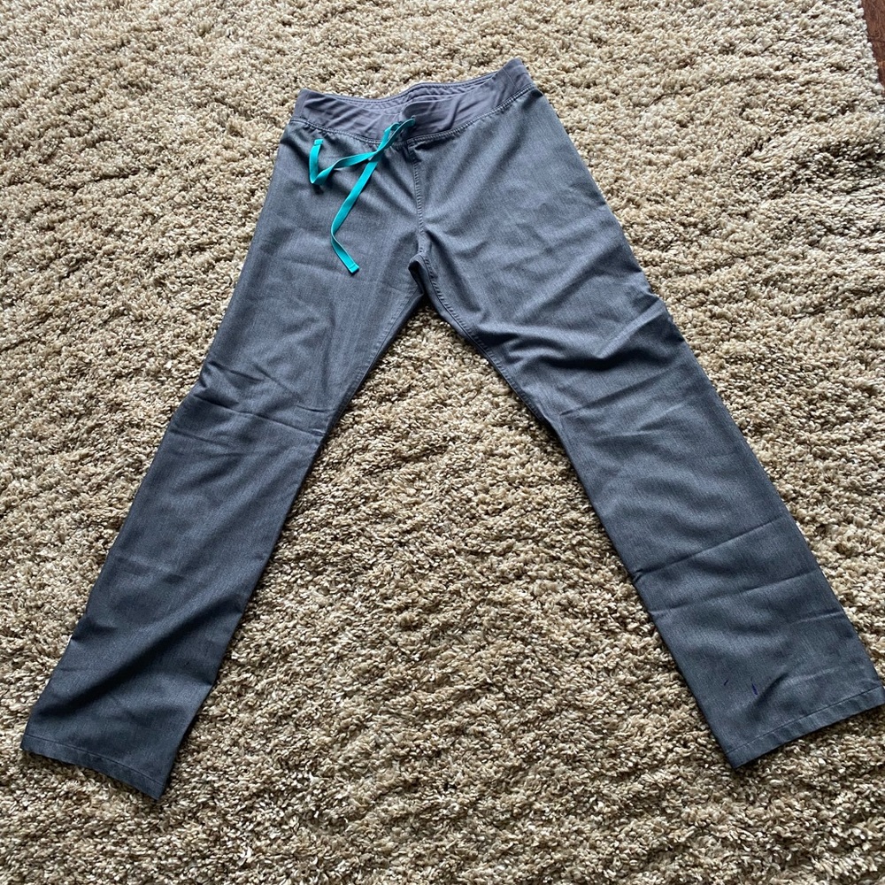 Figs Livingston scrub pants in graphite, used